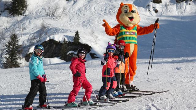 Skier avec Paco la mascotte