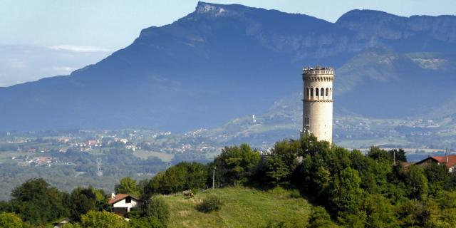 vue-du-hameau-et-des-bauges.jpg