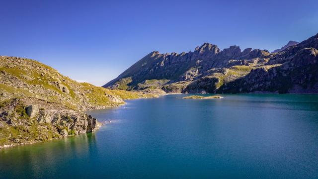 Lac au Massif de Belledonne