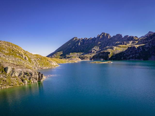 Lac au Massif de Belledonne