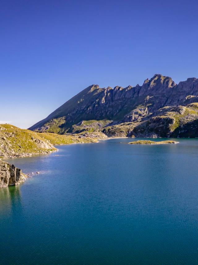 Lac au Massif de Belledonne