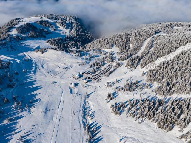 Station du Collet en hiver vue du ciel