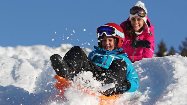 Descente en luge en hiver au Collet