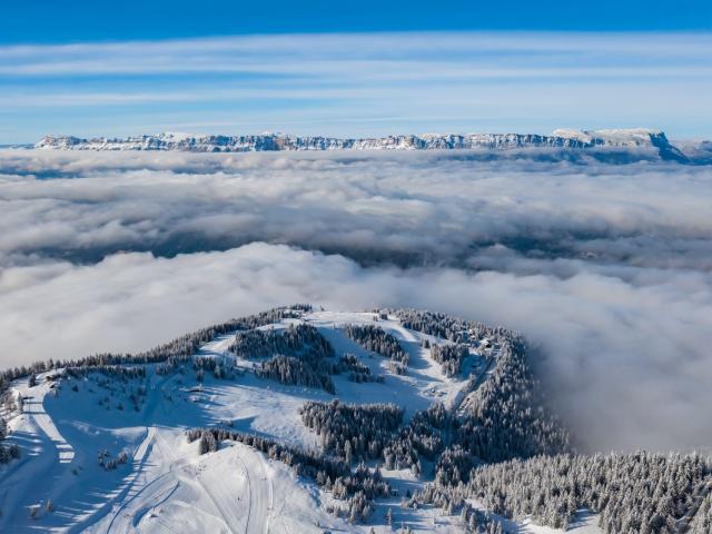 Station du Collet en hiver vue du ciel